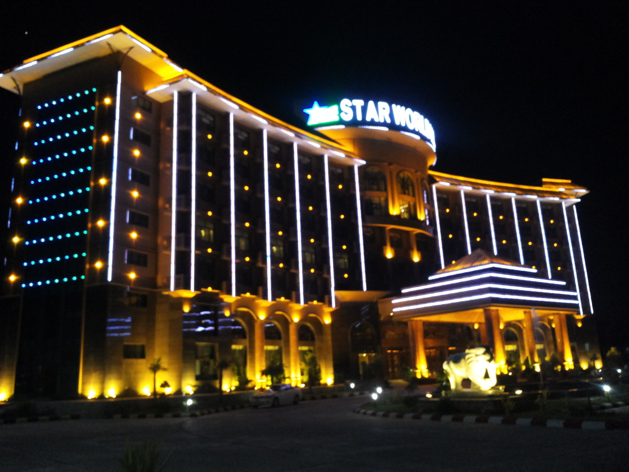Star World Hotel Naypyidaw Exterior photo